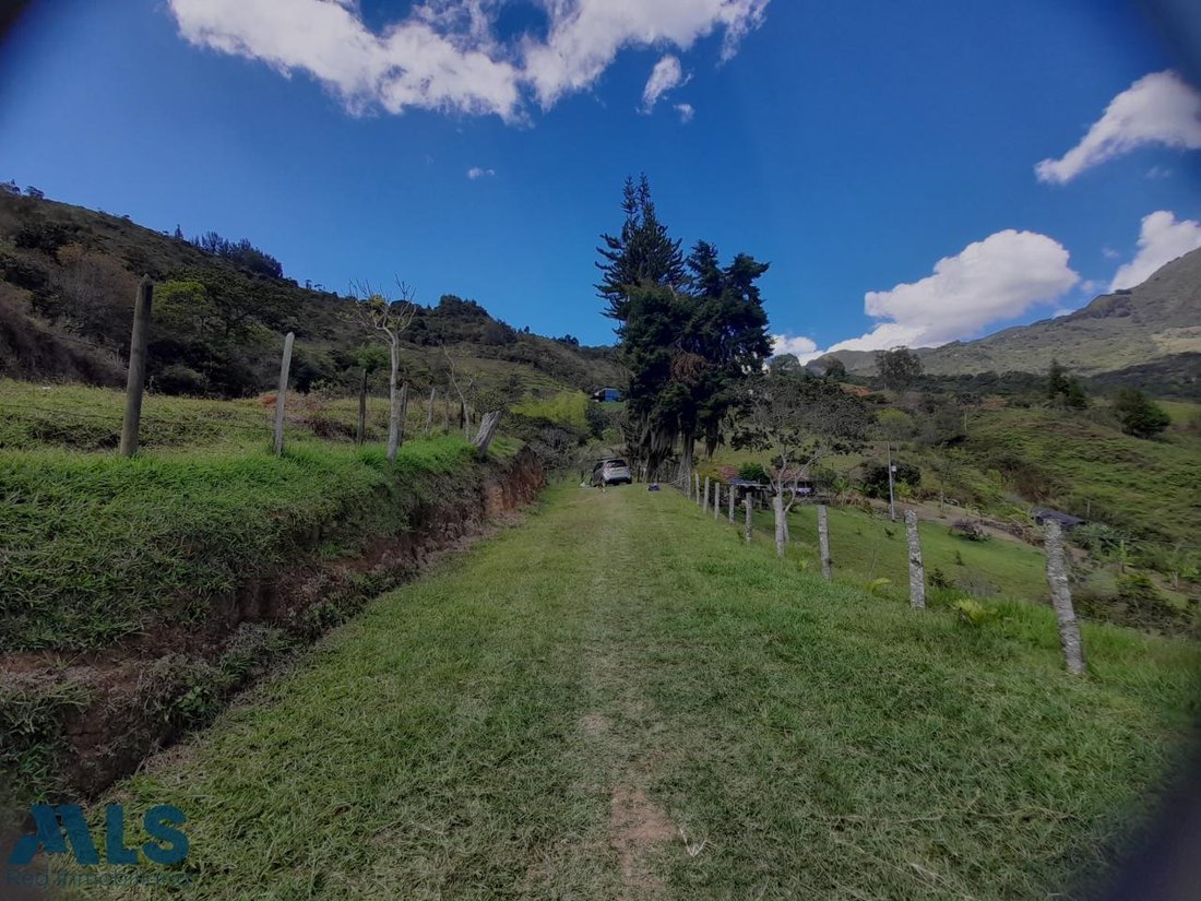 Land in Copacabana, Antioquia, Colombia 1 - 16208281