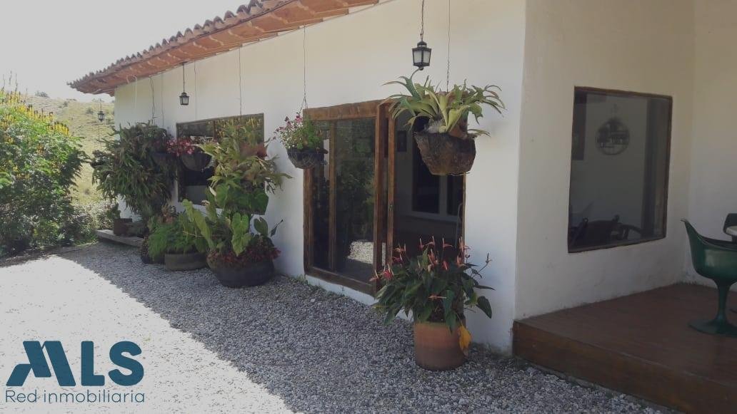 House in El Carmen de Viboral, Antioquia, Colombia 2 - 16208734