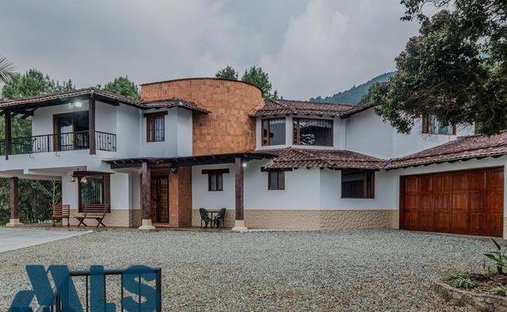 House in Envigado, Retiro, Colombia 1