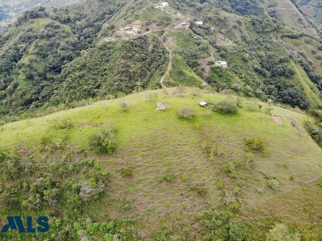 Land in Medellín, Antioquia, Colombia 2 - 16208568