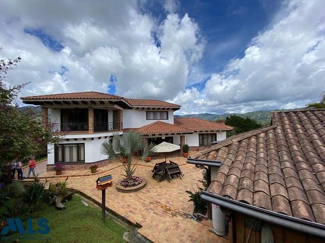 House in Medellín, Antioquia, Colombia 2 - 16208592