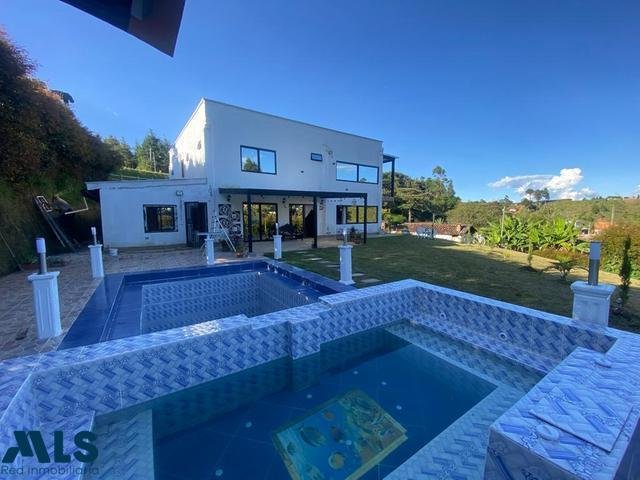House in Medellín, Antioquia, Colombia 4 - 16208439