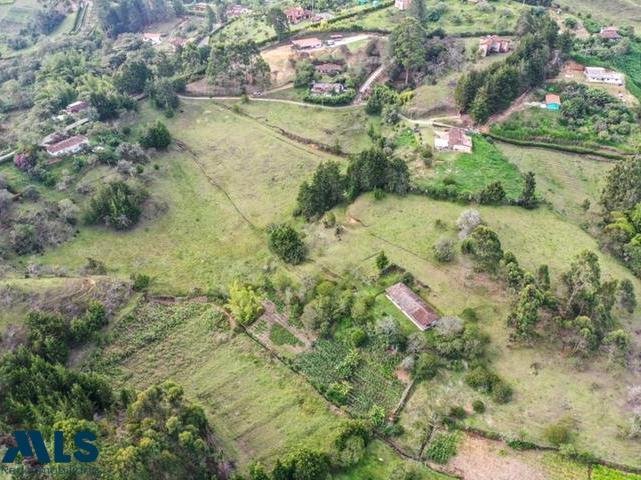 Terrain à Medellín, Antioquia, Colombie 2 - 16208449