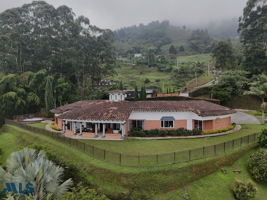 House in Envigado, Antioquia, Colombia 1 - 16208565