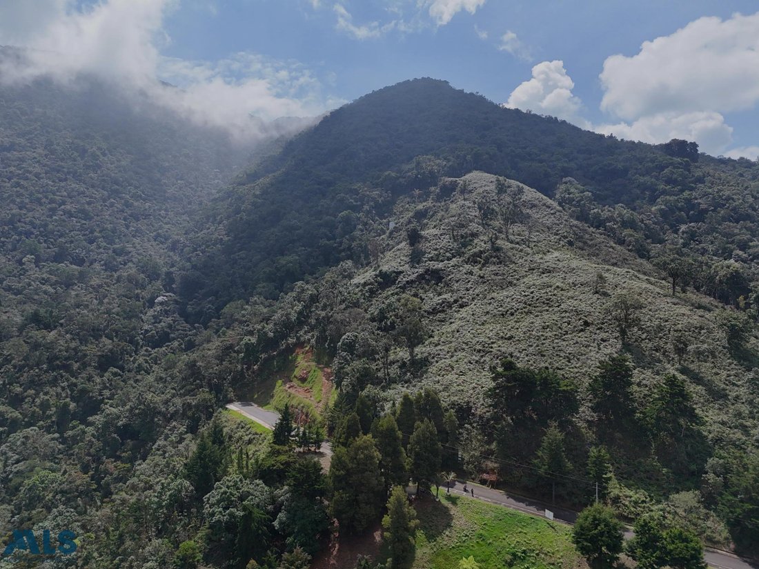 Land in Santa Elena, Antioquia, Colombia 2 - 16208543