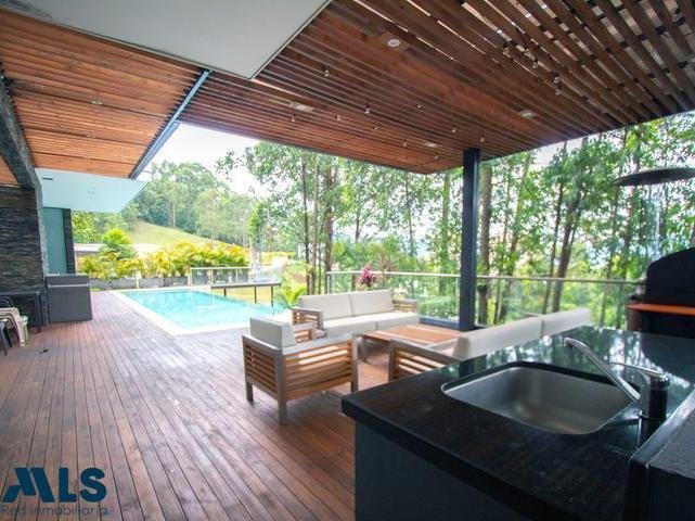 House in Santa Elena, Antioquia, Colombia 2 - 16208254
