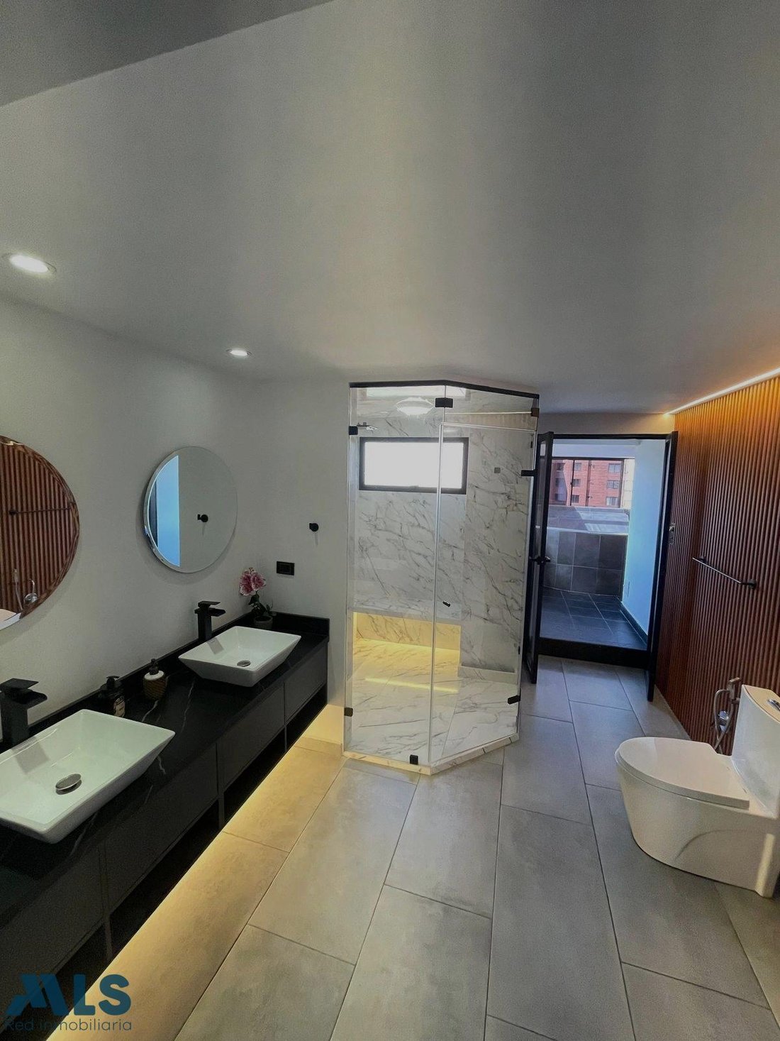 Apartment in Medellín, Antioquia, Colombia 3 - 16208448