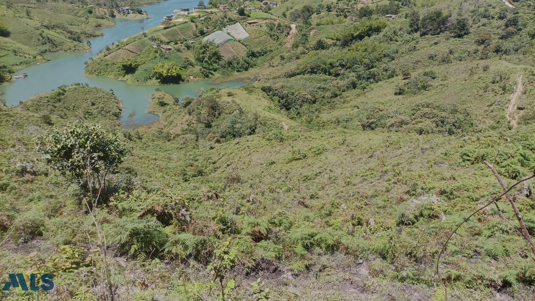 Land in El Peñol, Antioquia, Colombia 3 - 16208351