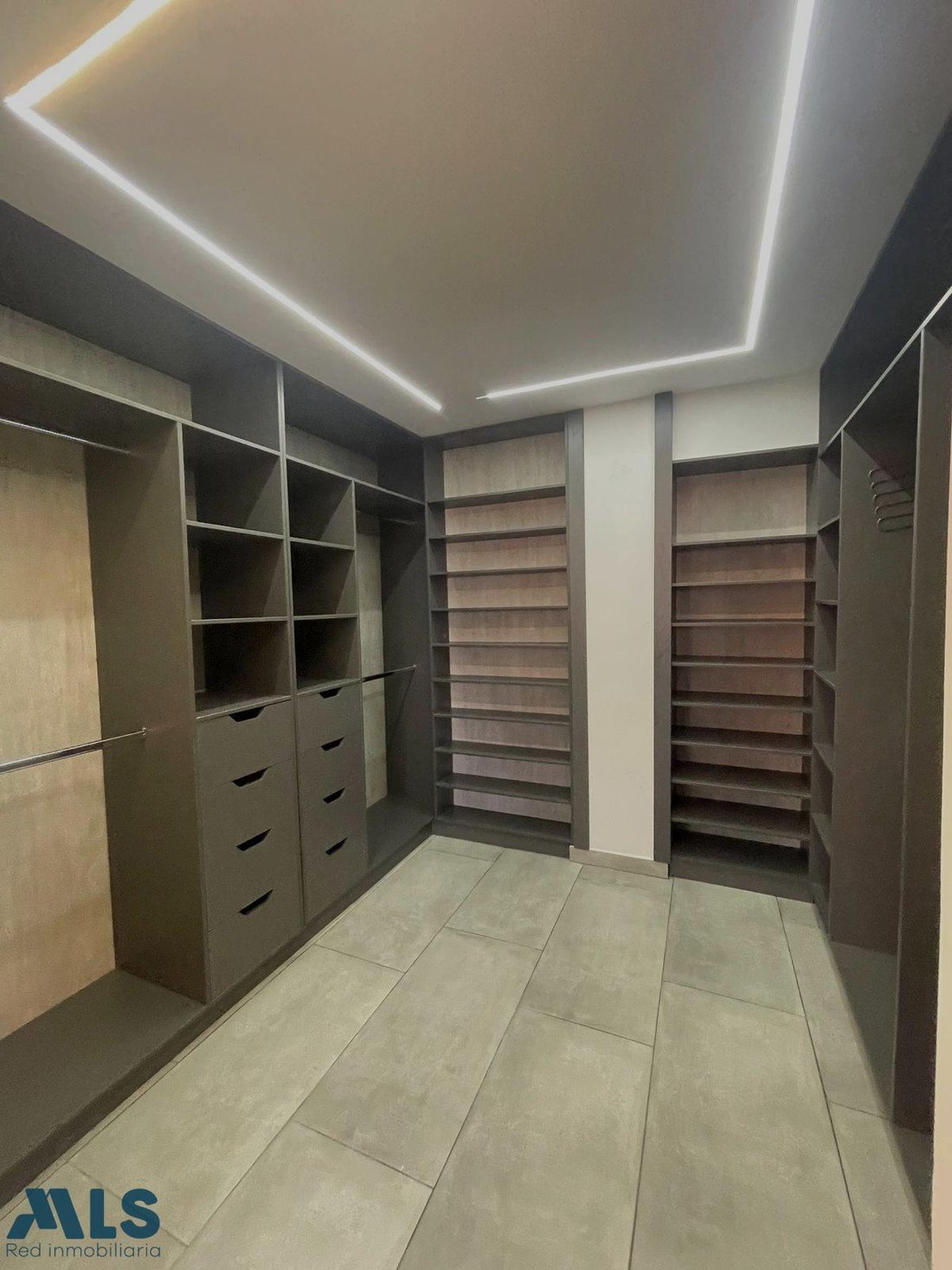 Apartment in Medellín, Antioquia, Colombia 4 - 16208448