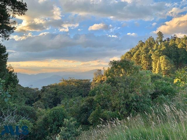 Land in Medellín, Antioquia, Colombia 2 - 16209011