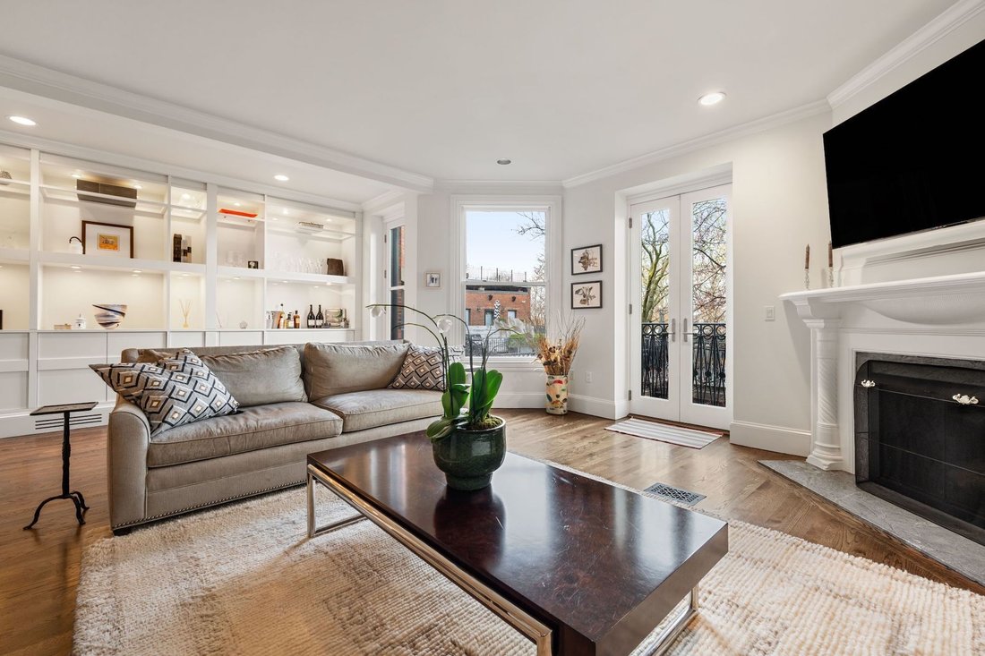 Condo in Boston, Massachusetts, United States 1 - 16210977