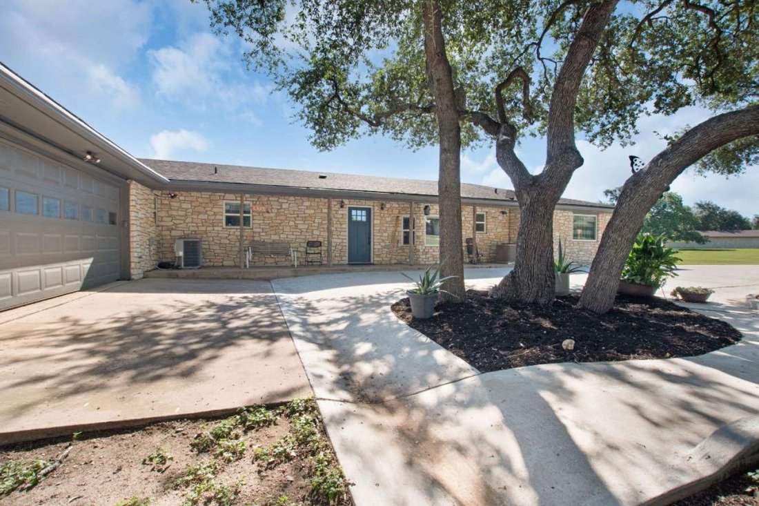 House in Buchanan Dam, Texas, United States 3 - 16214068
