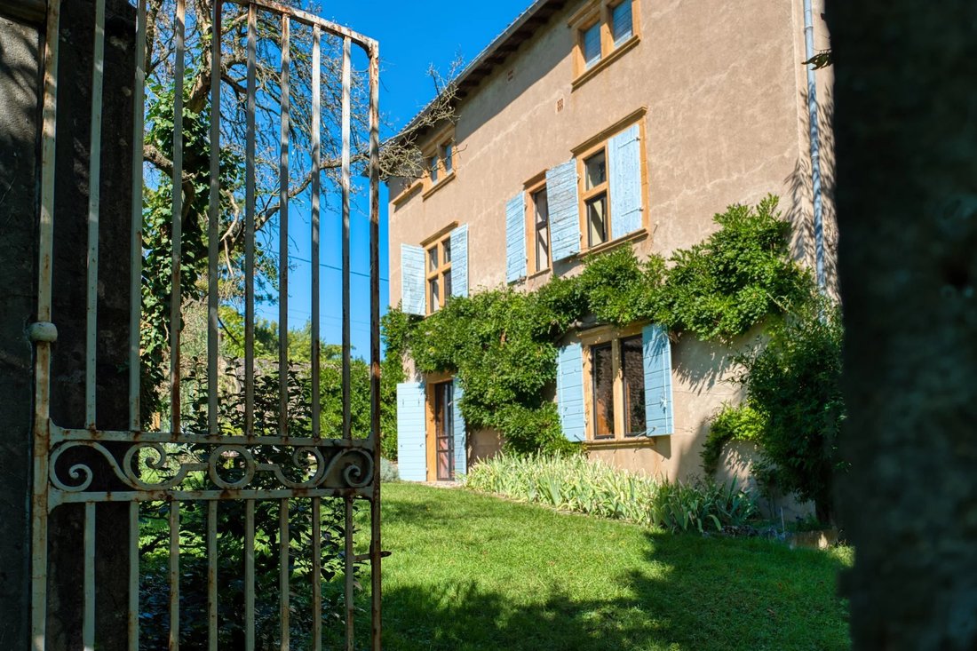 Estate in Lozanne, Auvergne-Rhône-Alpes, France 4 - 16209745
