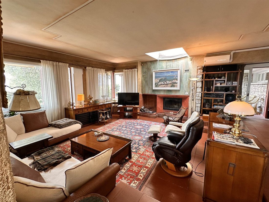 Villa in Gardone Riviera, Lombardei, Italien 3 - 16213579