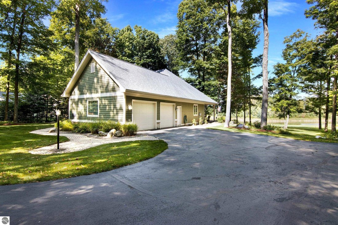 House in Central Lake, Michigan, United States 2 - 16214326