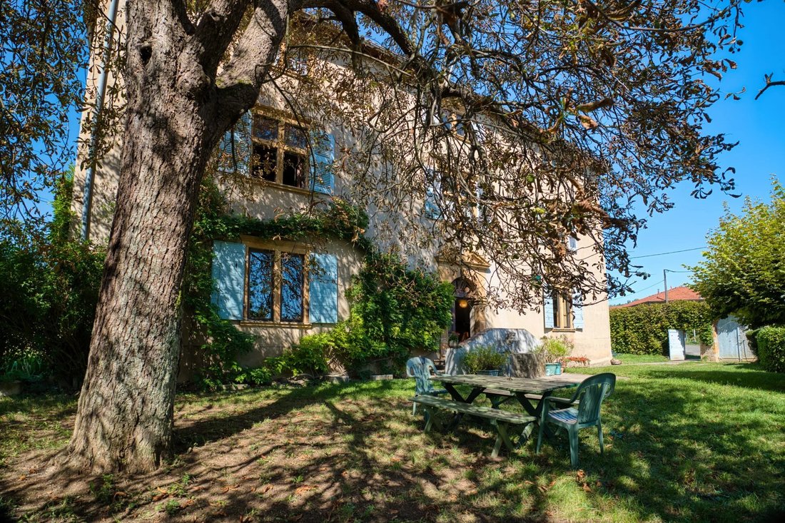 Estate in Lozanne, Auvergne-Rhône-Alpes, France 1 - 16209745