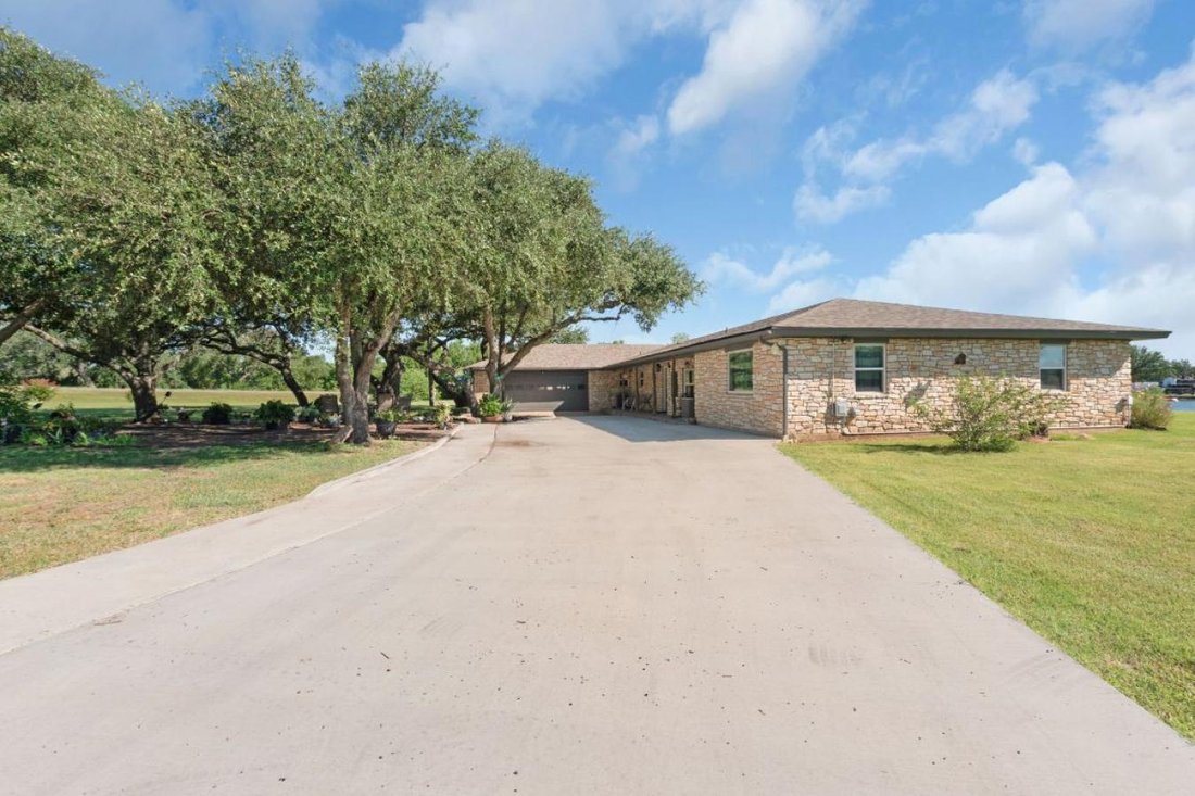 House in Buchanan Dam, Texas, United States 4 - 16214068