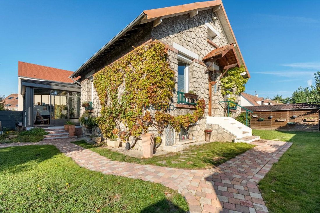 House in Maurecourt, Ile-de-France, France 2 - 16211477