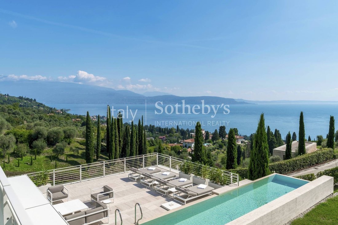 House in Gardone Riviera, Lombardy, Italy 2 - 14215852