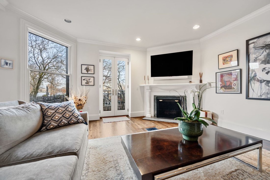 Condo in Boston, Massachusetts, United States 3 - 16210977