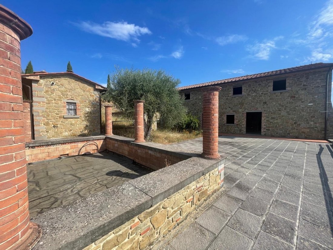 Villa in Civitella In Val di Chiana, Tuscany, Italy 1 - 16219723