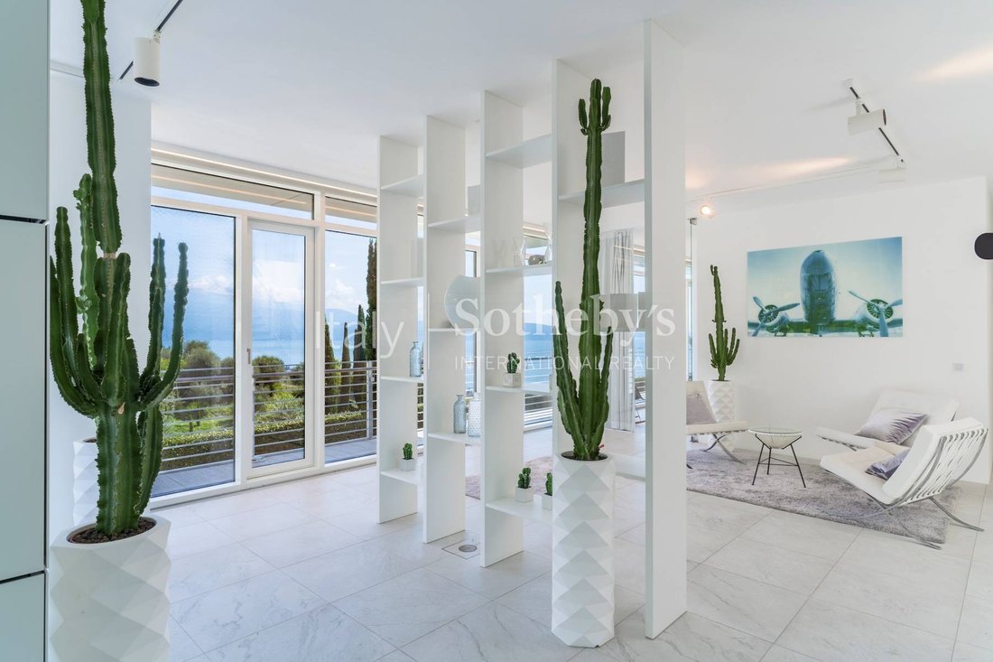 House in Gardone Riviera, Lombardy, Italy 4 - 14215852