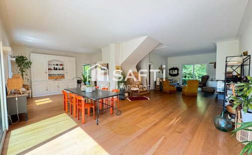 Elegant 18th Century Manor With Towers In The Heart Of Gascony