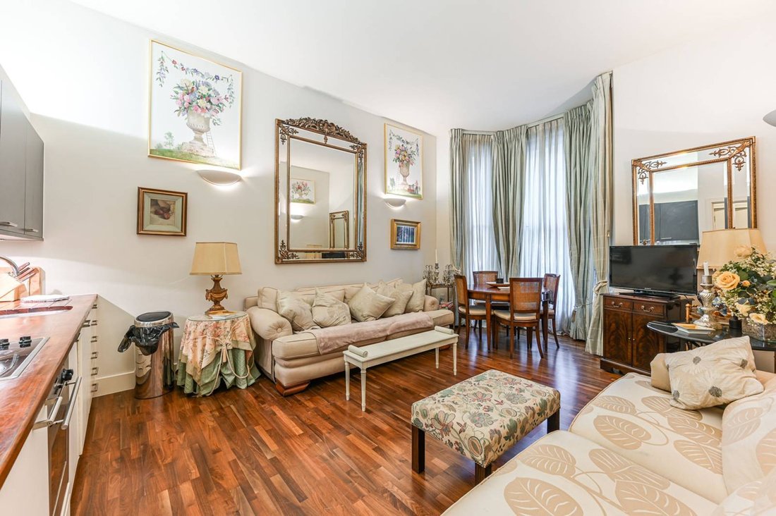 Apartment in Campden Hill, Kensington And Chelsea, England 2 - 16211758