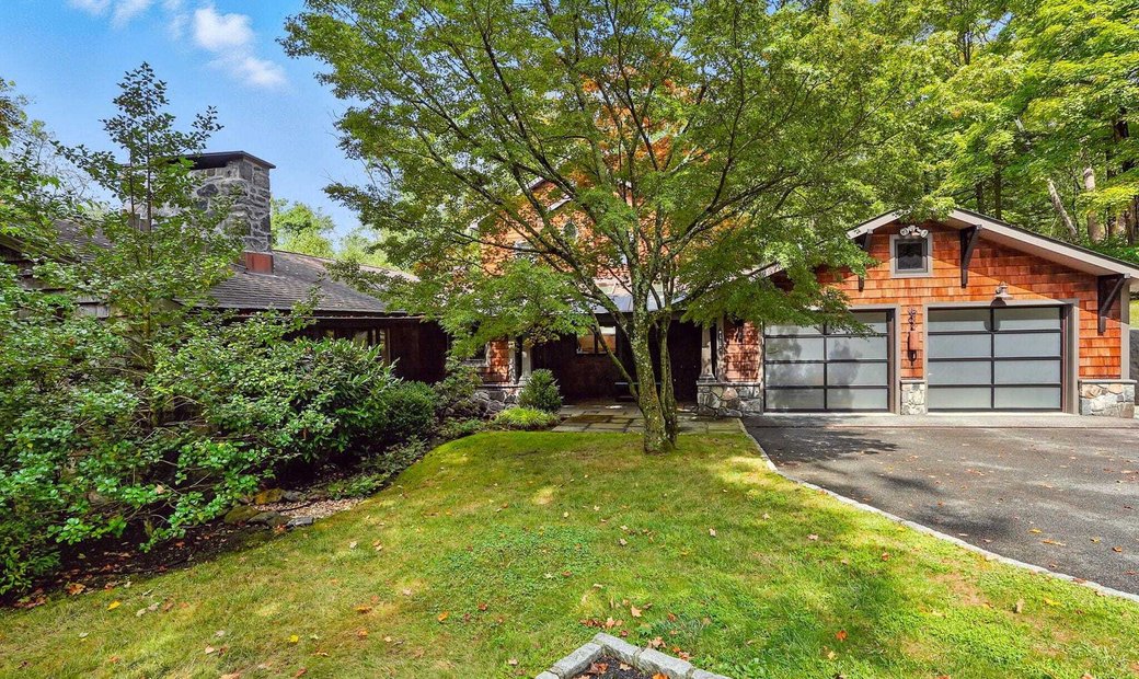 Expanded Open Plan Ranch In Briarcliff Manor, New York, United States ...