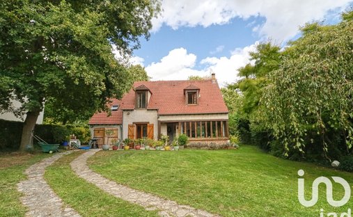 House in Saint Prix Village, Saint-Prix, France 1