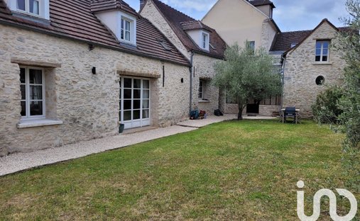 House in Senlis, Hauts-de-France, France 1