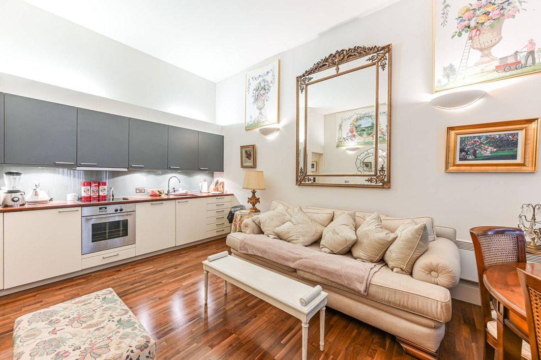 Apartment in Campden Hill, Kensington And Chelsea, England 1 - 16211758