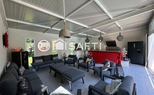 Elegant 18th Century Manor With Towers In The Heart Of Gascony