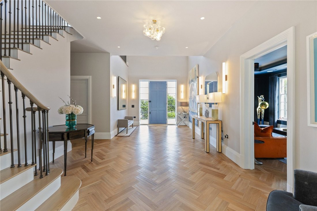 House in Oxshott, Elmbridge, England 3 - 16209963