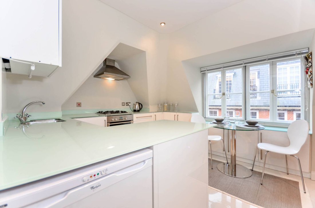 Apartment in Campden Hill, Kensington And Chelsea, England 2 - 16209520