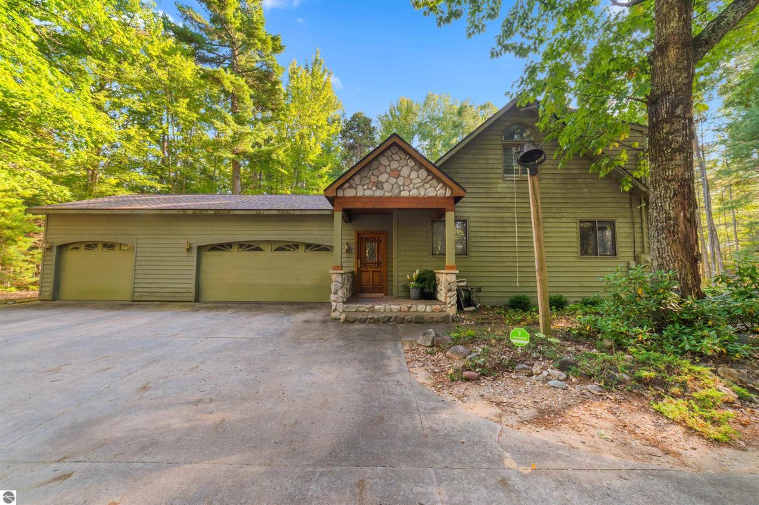 House in Rapid City, Michigan, United States 1 - 16210855