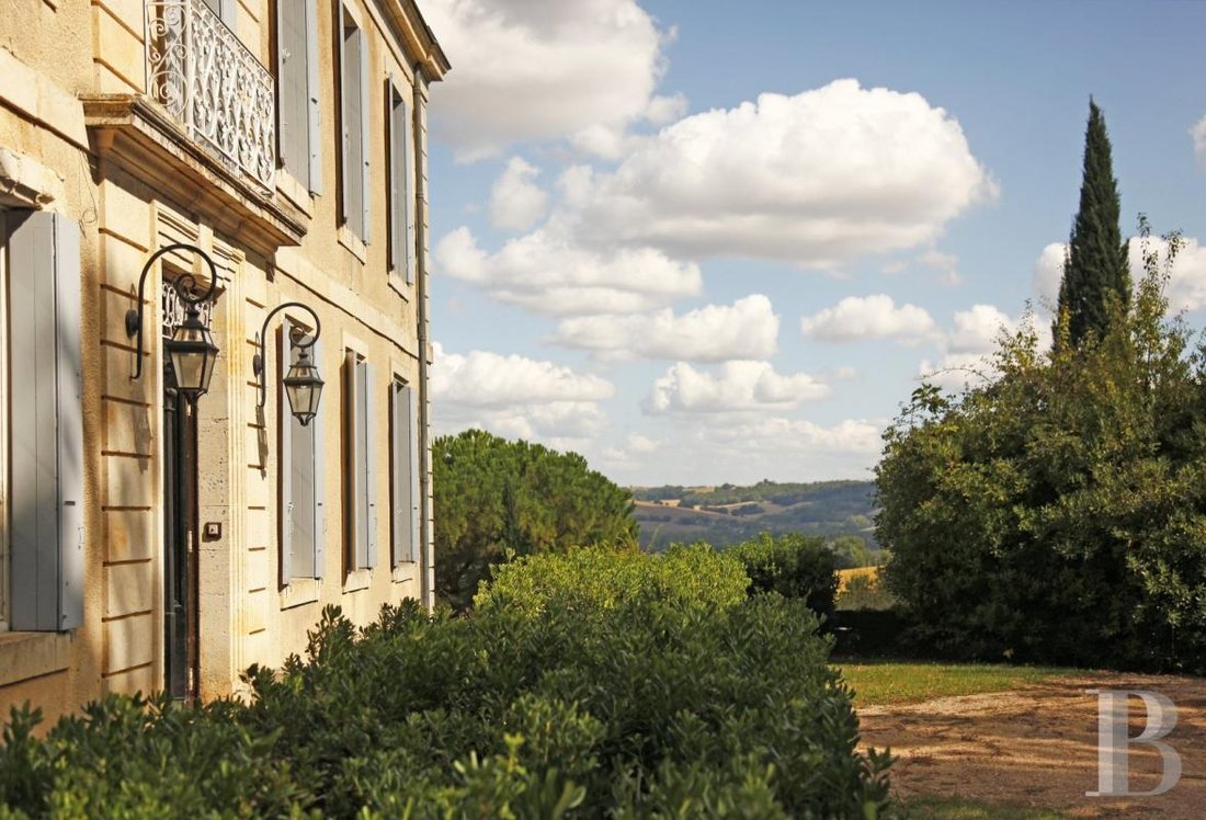 Whispers of 1805: A Hidden Château Crowned in Gers’ Golden Light