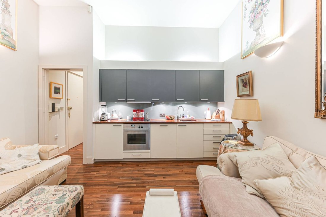 Apartment in Campden Hill, Kensington And Chelsea, England 4 - 16211758