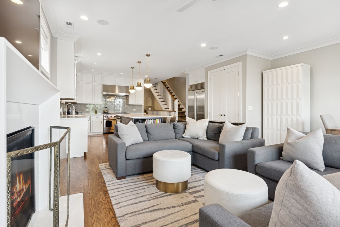 Modern Penthouse Duplex With Rooftop Oasis In Chicago, Illinois, United ...