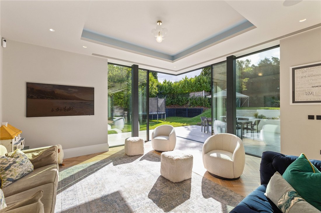 House in Oxshott, Elmbridge, England 5 - 16209963
