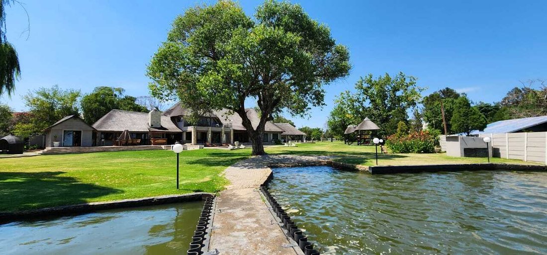 Farm Ranch in Vanderbijlpark, Gauteng, South Africa 1 - 16210433