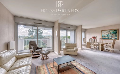 Apartment in Saint-Germain-en-Laye, Ile-de-France, France 1