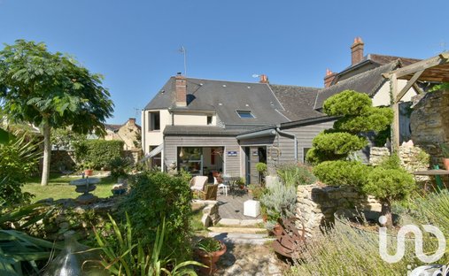 Castle for Sale in La Ferté-Bernard, Pays de la Loire, France