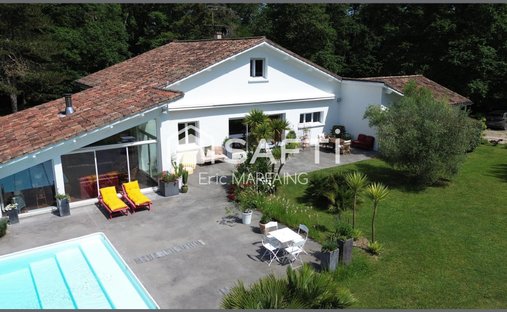 Elegant 18th Century Manor With Towers In The Heart Of Gascony