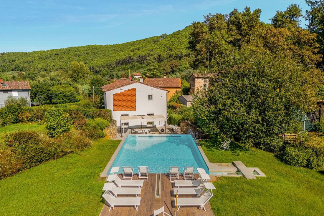Villa in Saint Mary del Giudice - San Lorenzo a Vaccoli, Lucca, Tuscany 1 - 15054803