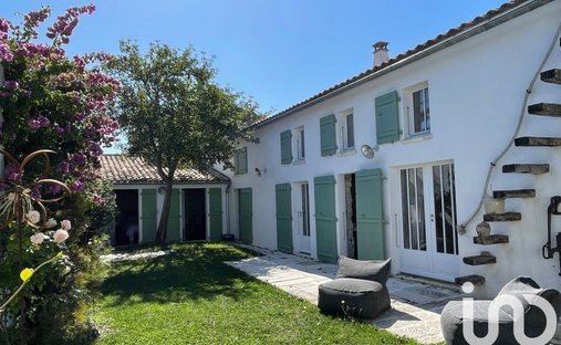 House in Saint-Martin-de-Ré, Nouvelle-Aquitaine, France 1