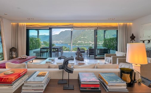House in Western Lake Center, Como, Lombardy 1