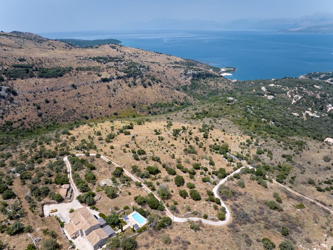 Land in Northern Corfu, Peloponnese, Western Greece and the Ionian, Griechenland 5 - 16219808