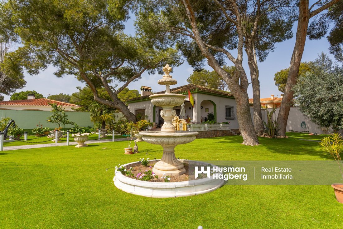Villa in Dehesa de Campoamor, Orihuela, Valencian Community 1 - 15406656