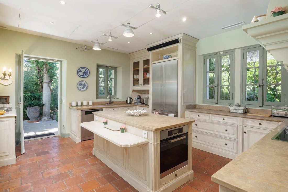 Estate in Grasse, Provence-Alpes-Côte d'Azur, France 5 - 16211413